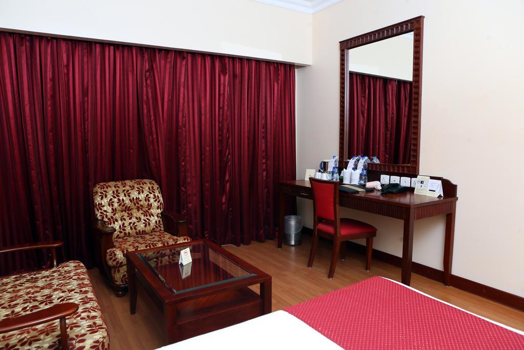 Joys Palace Hotel Thrissur Exterior photo
