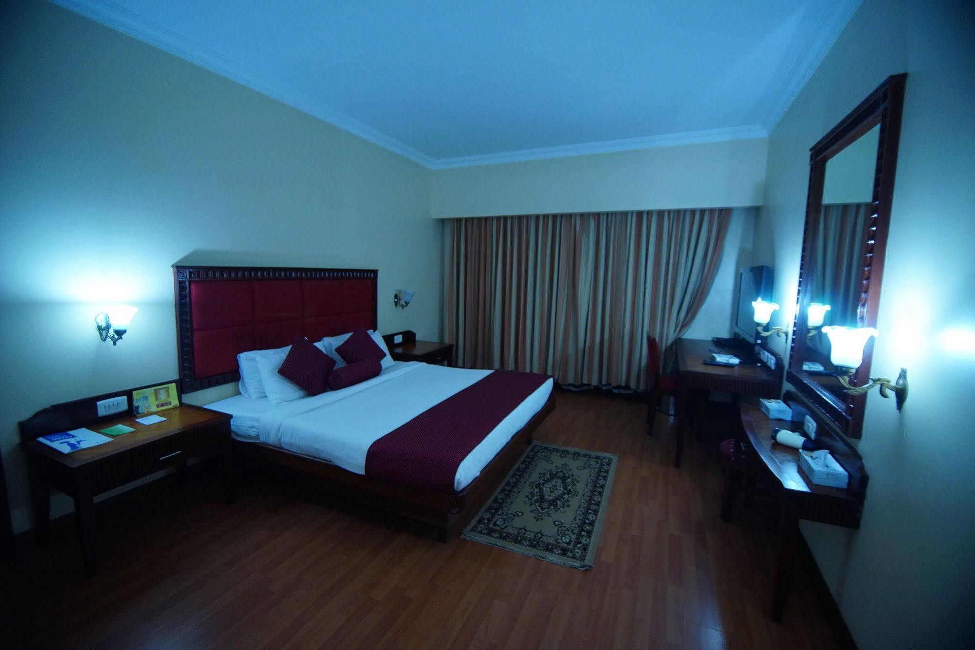 Joys Palace Hotel Thrissur Exterior photo