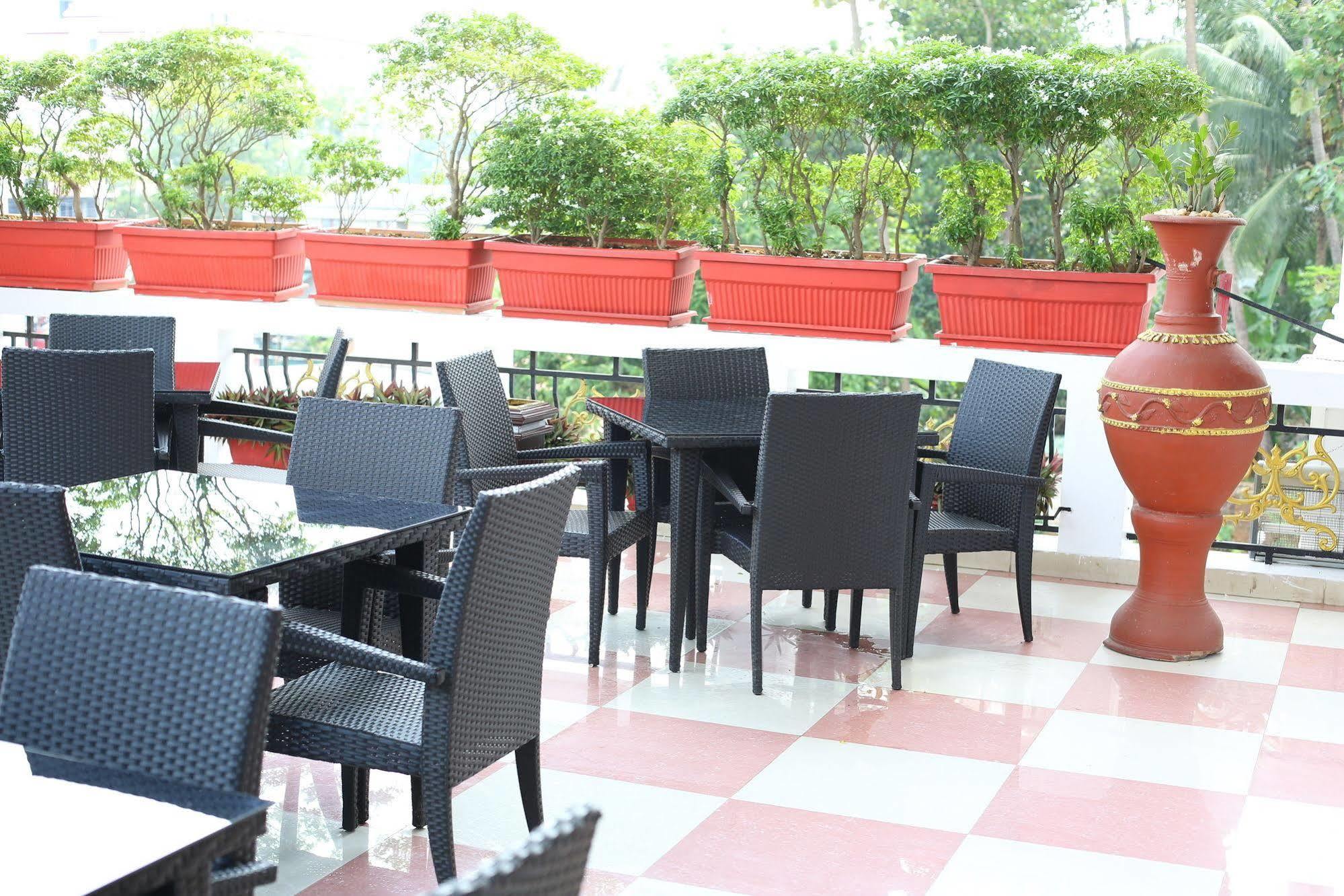 Joys Palace Hotel Thrissur Exterior photo