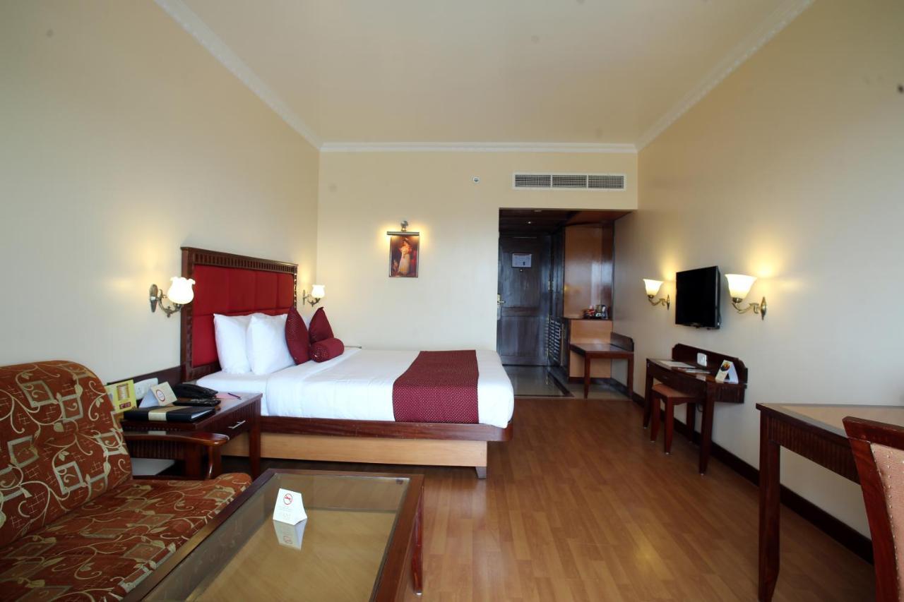 Joys Palace Hotel Thrissur Exterior photo