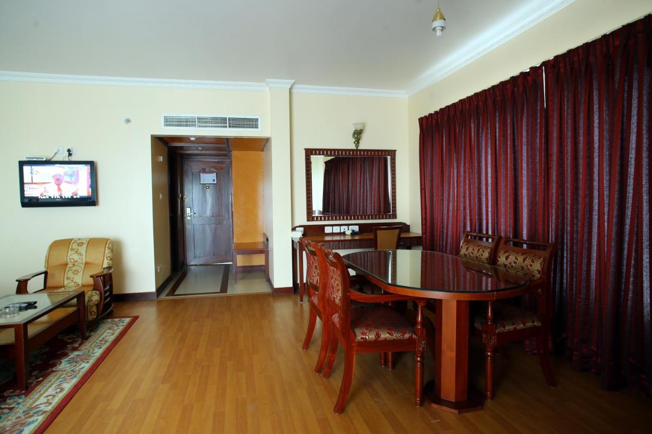 Joys Palace Hotel Thrissur Exterior photo